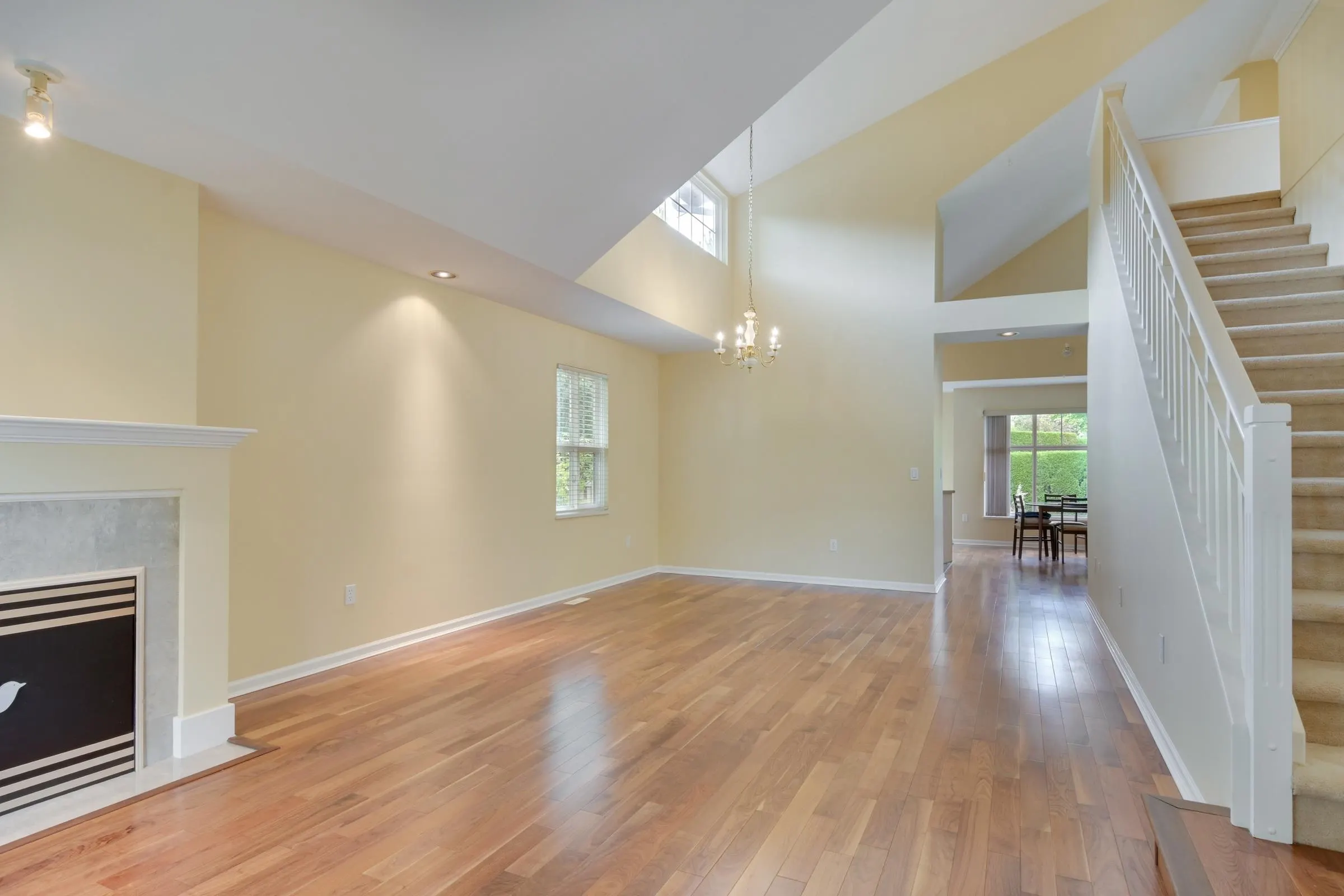 72 14877 33 Avenue