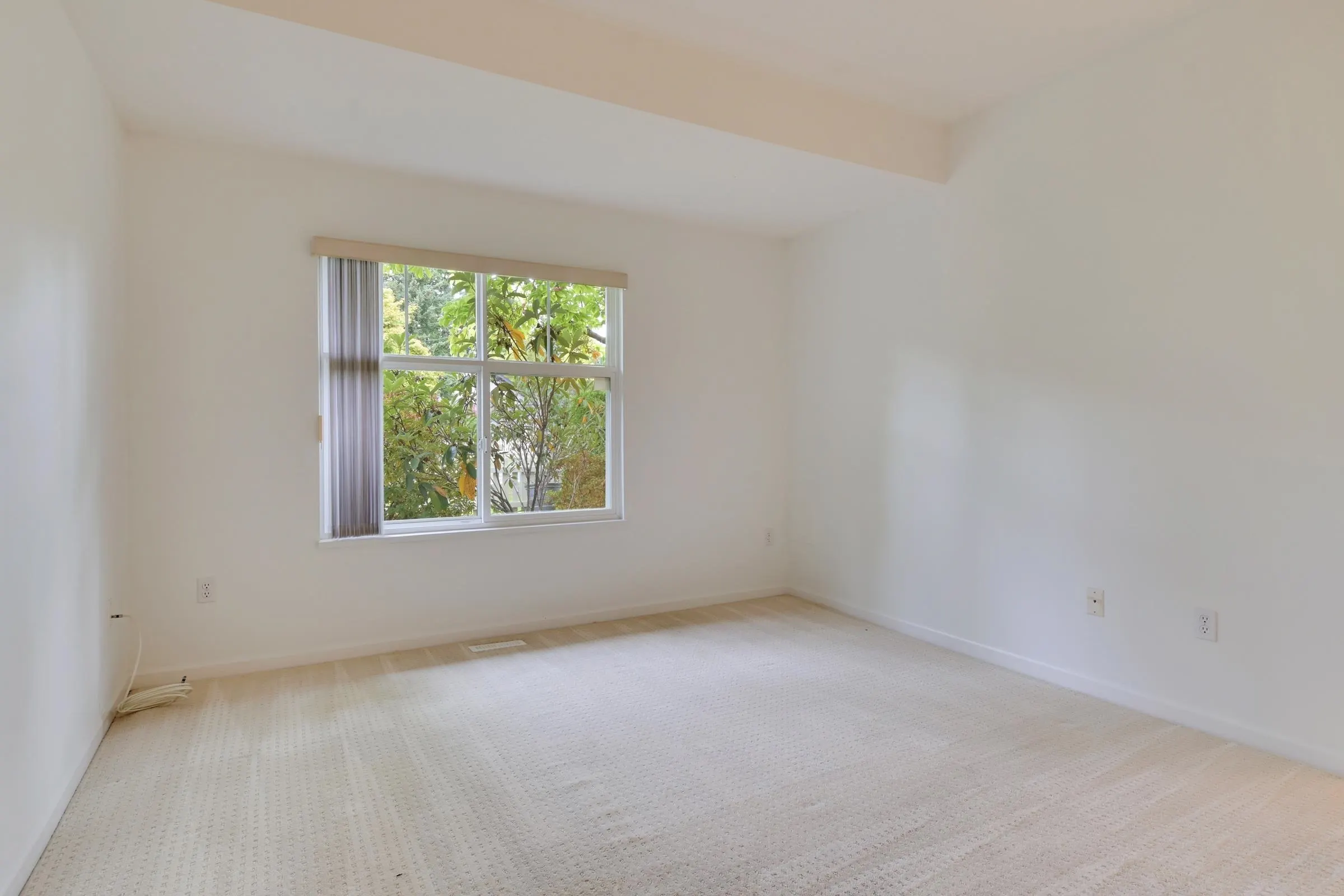 72 14877 33 Avenue