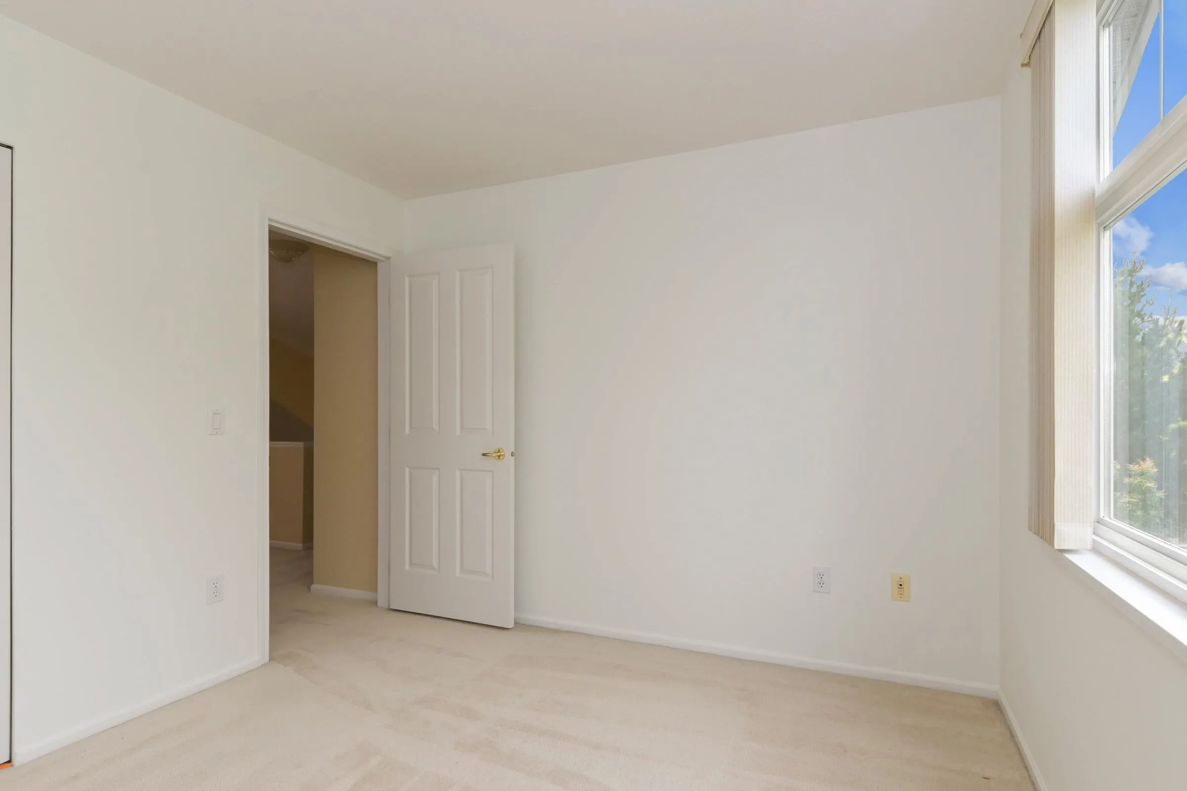 72 14877 33 Avenue
