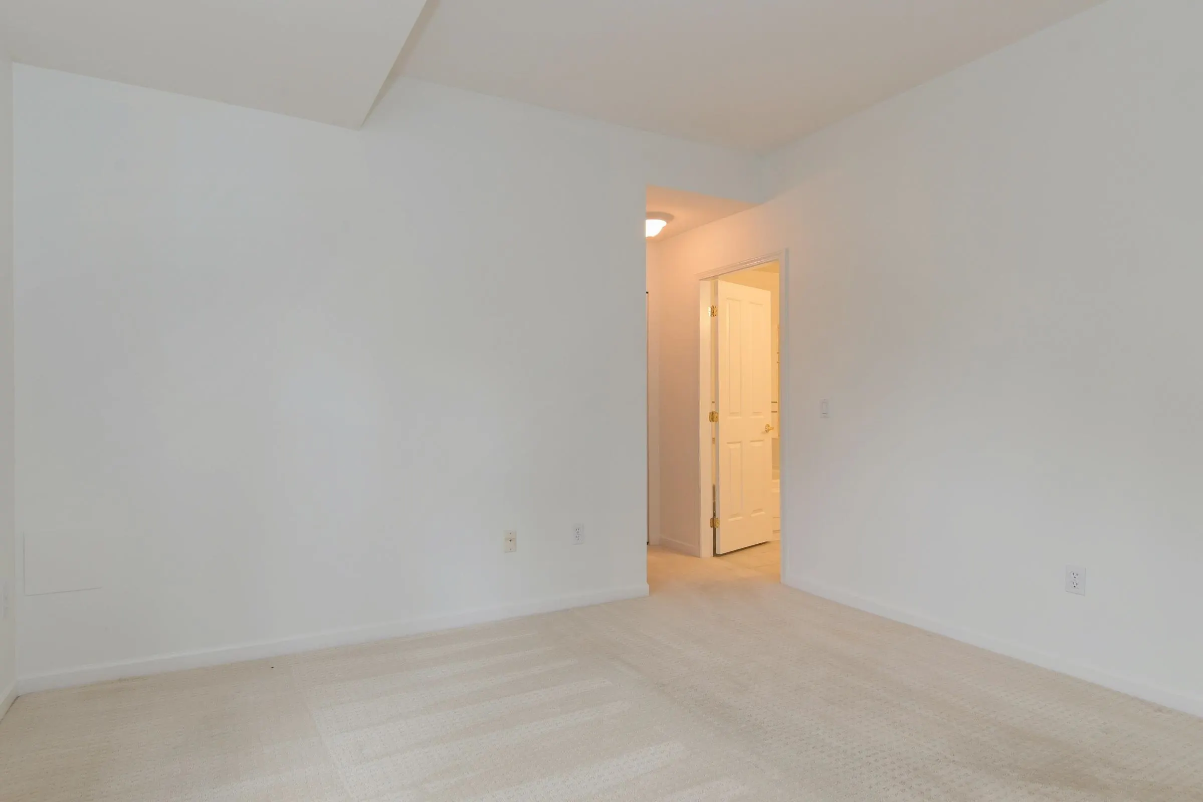 72 14877 33 Avenue