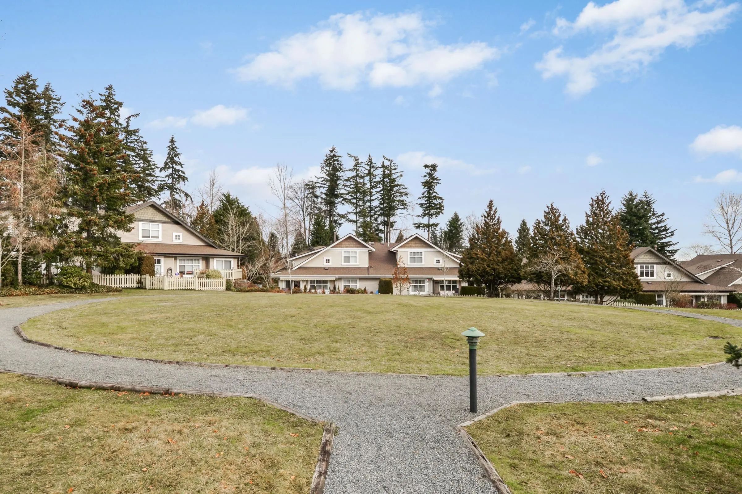 72 14877 33 Avenue
