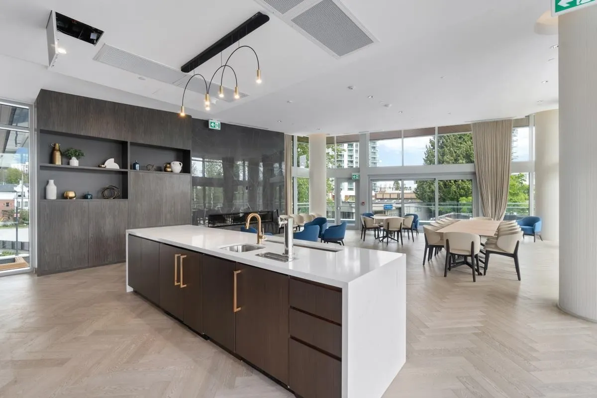 2201 200 Klahanie Court