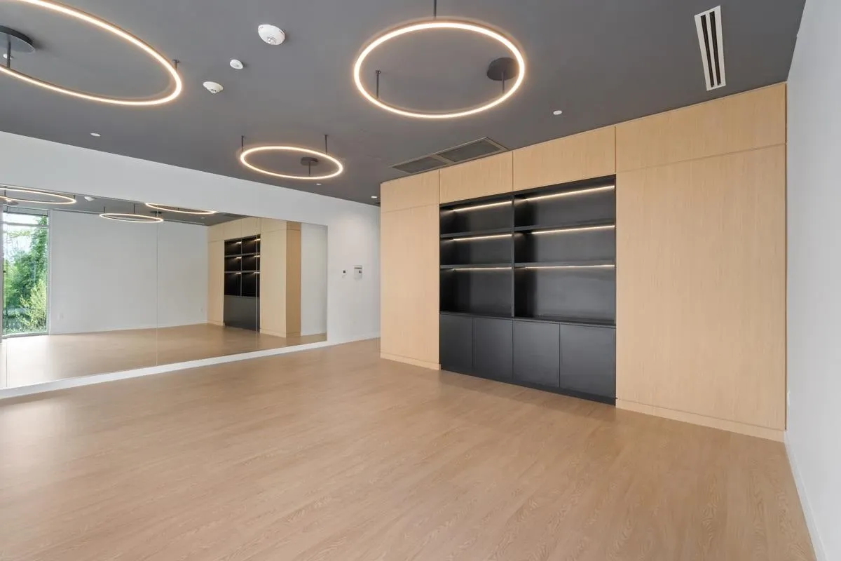 2201 200 Klahanie Court