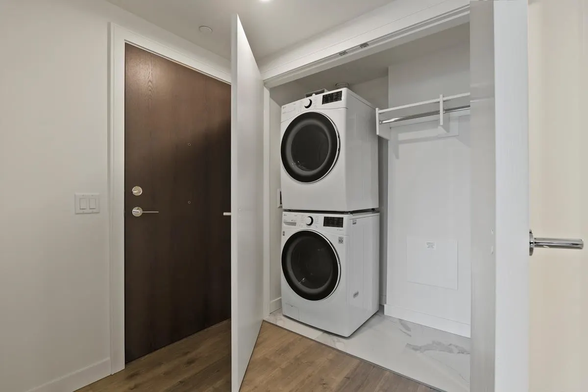 2201 200 Klahanie Court