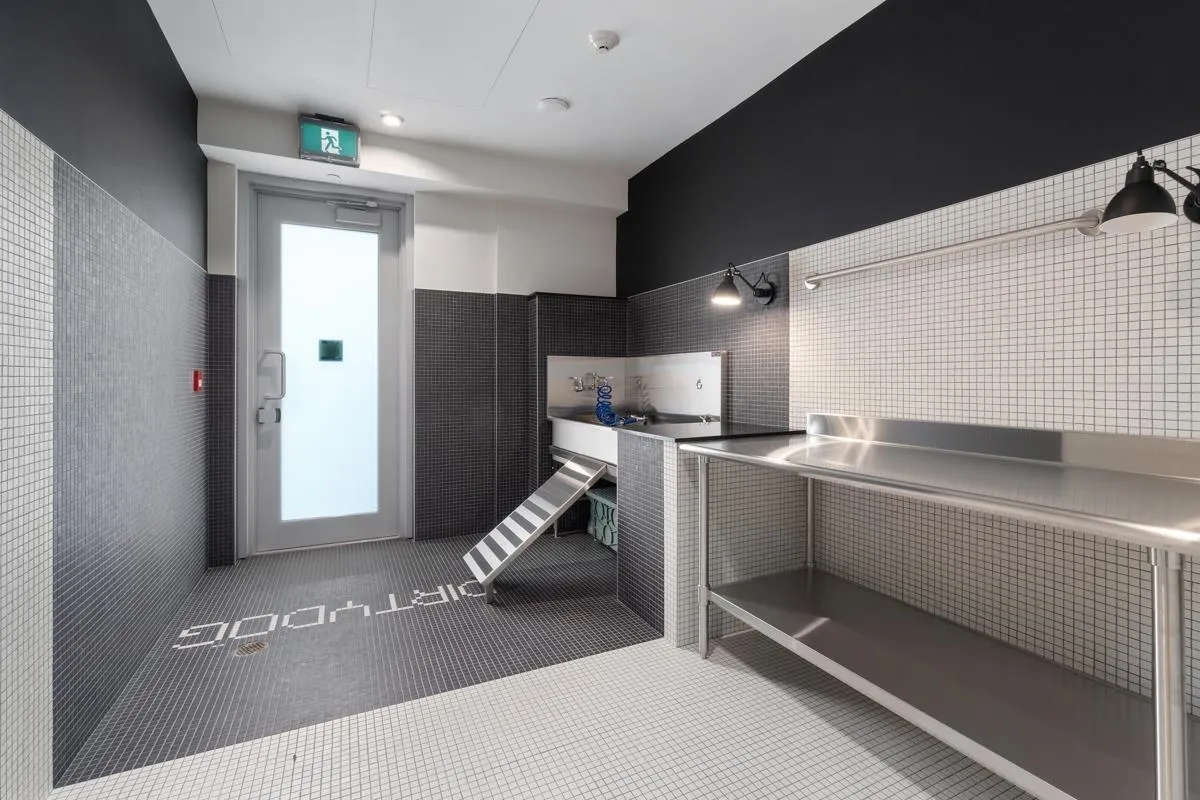 2201 200 Klahanie Court