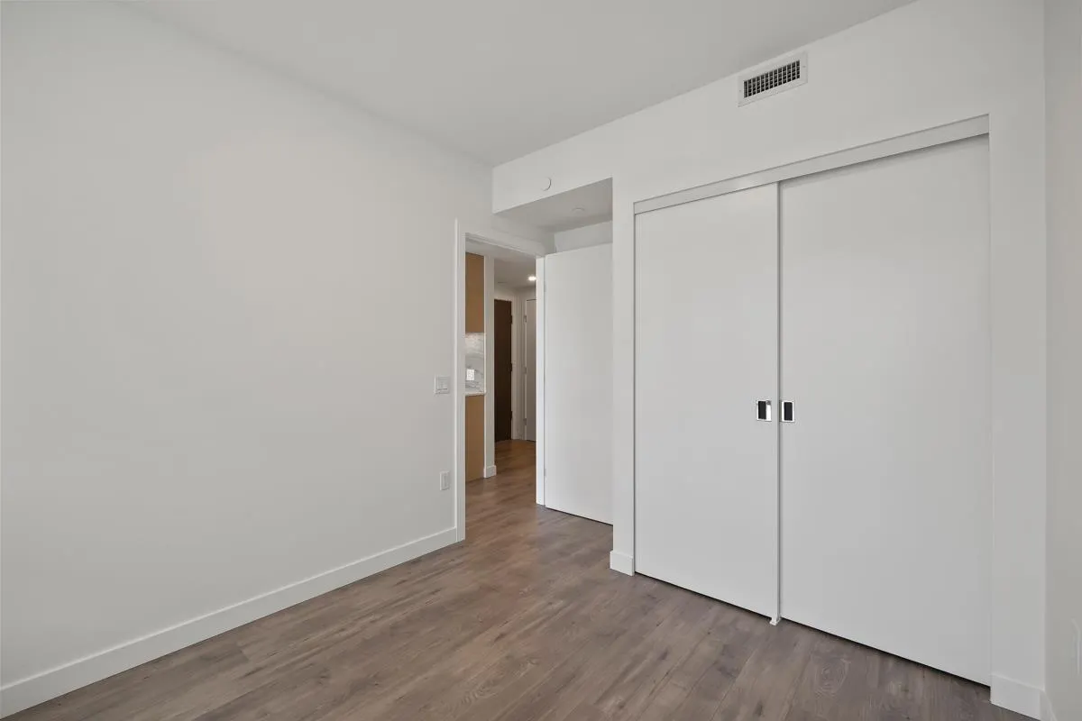 2201 200 Klahanie Court