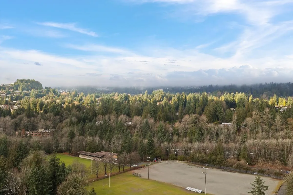 2201 200 Klahanie Court