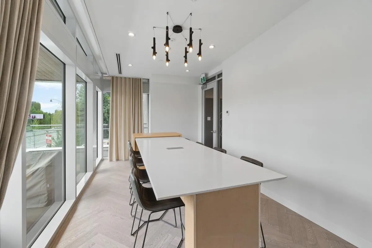 2201 200 Klahanie Court