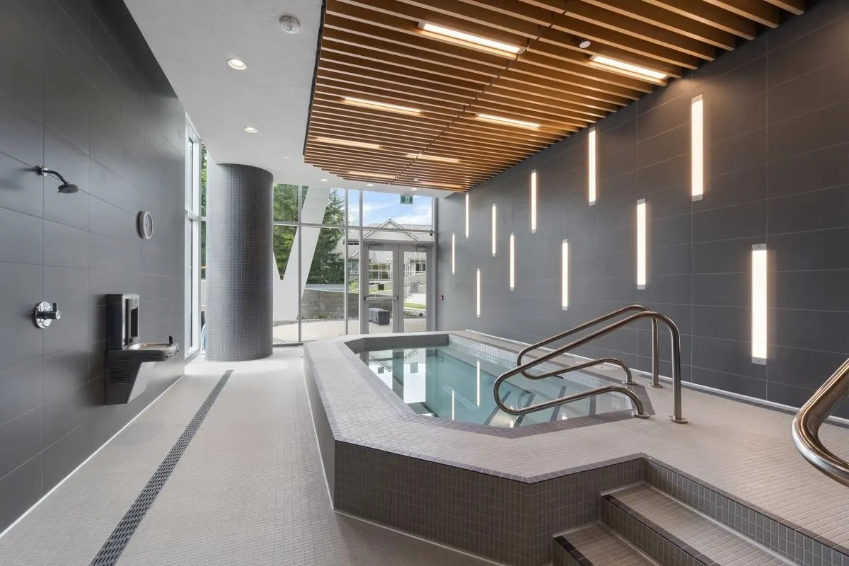 2201 200 Klahanie Court