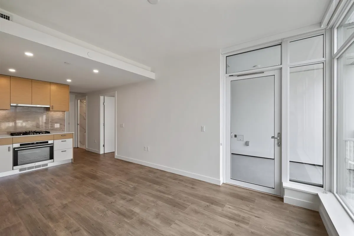 2201 200 Klahanie Court