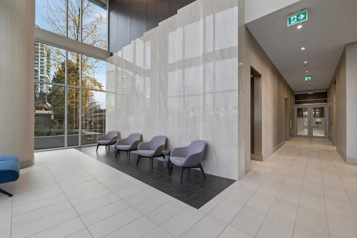 2201 200 Klahanie Court