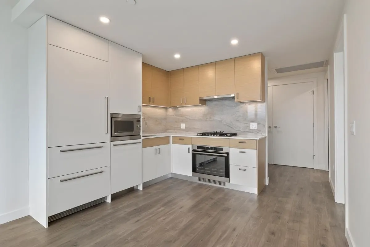 2201 200 Klahanie Court