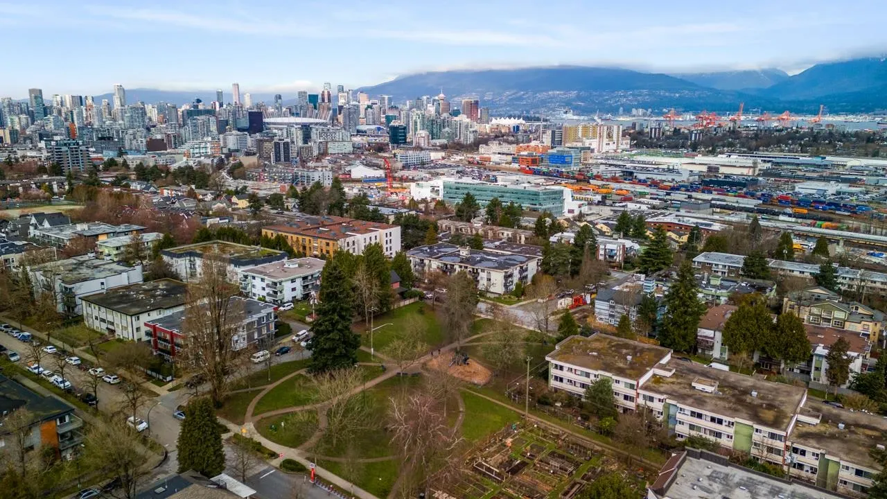 314 665 E 6th Avenue