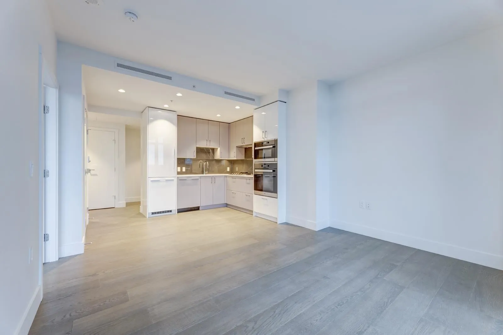 604 1675 Lions Gate Lane