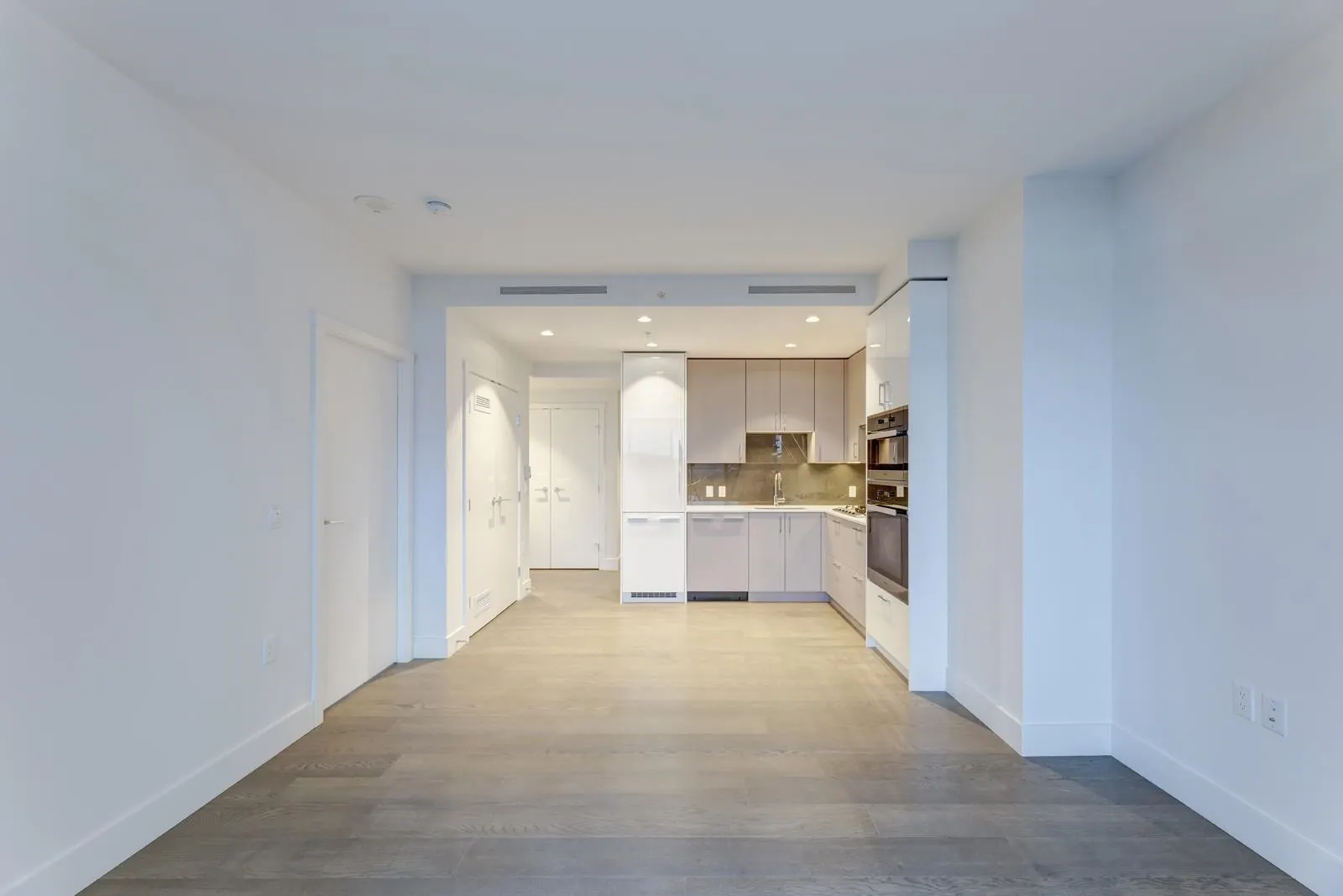 604 1675 Lions Gate Lane