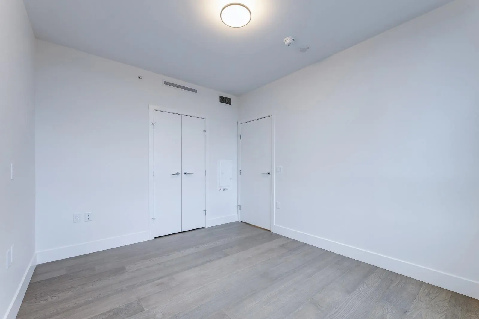 604 1675 Lions Gate Lane
