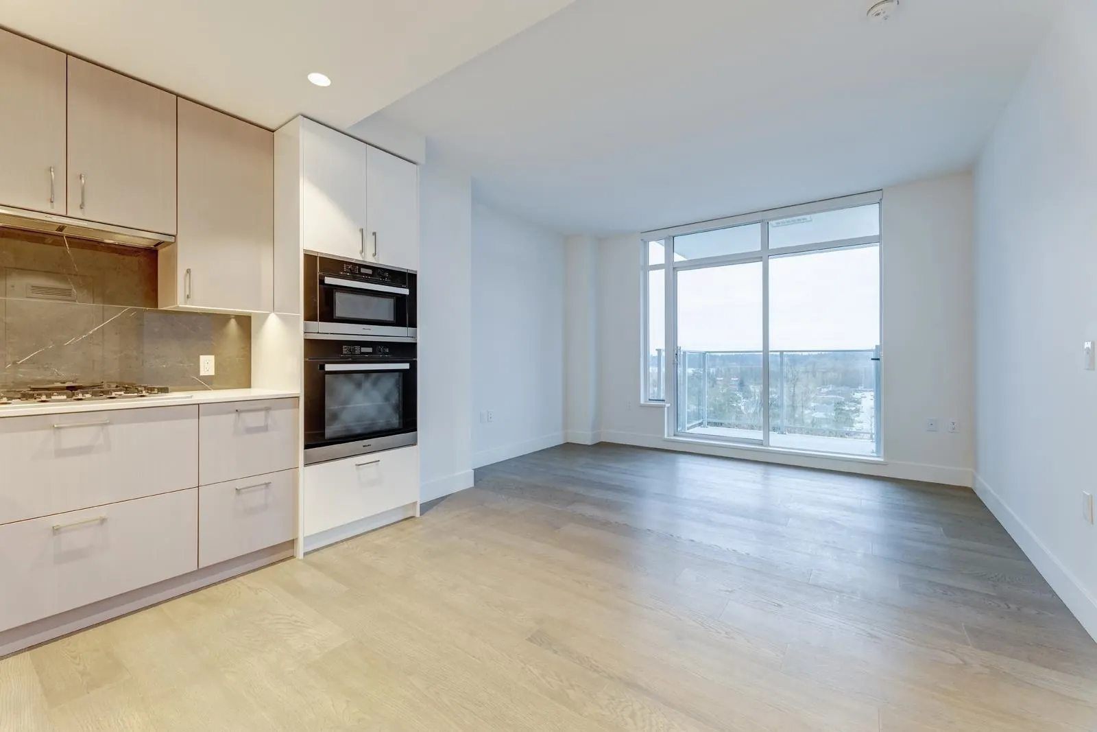 604 1675 Lions Gate Lane