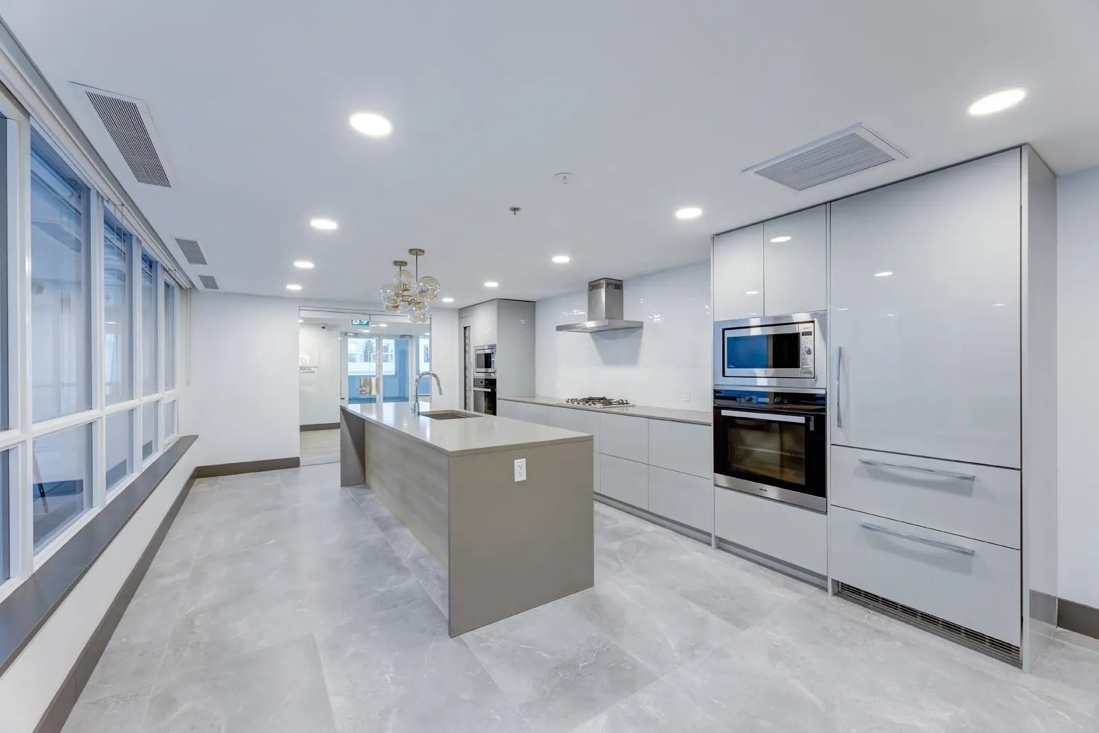 604 1675 Lions Gate Lane