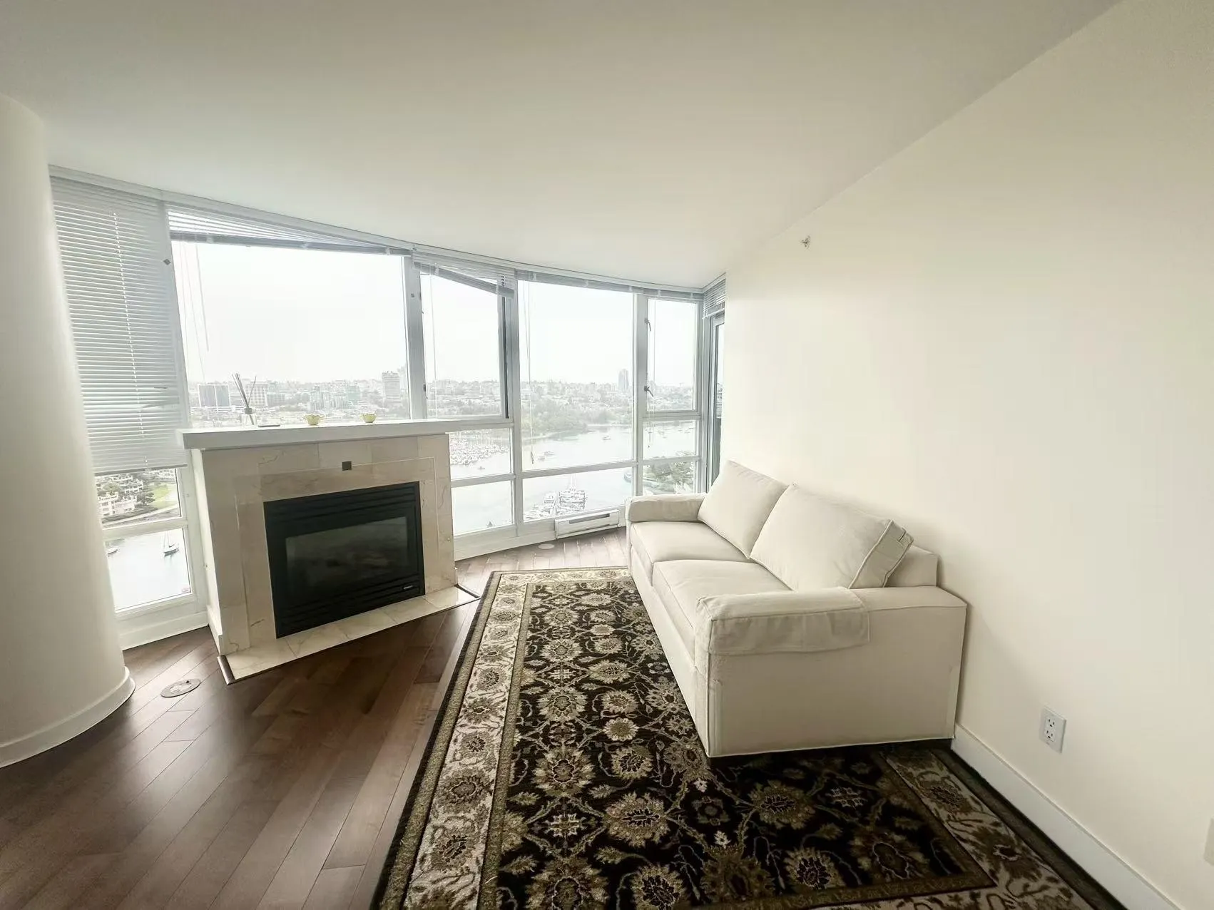 2806 1033 Marinaside Crescent