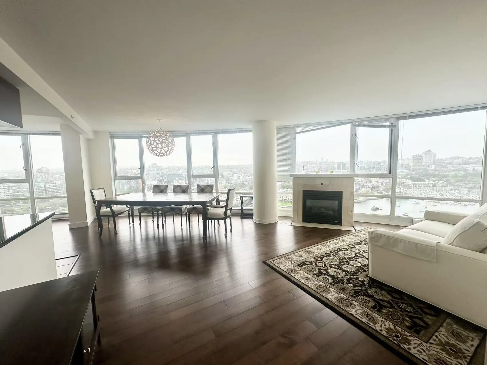 2806 1033 Marinaside Crescent