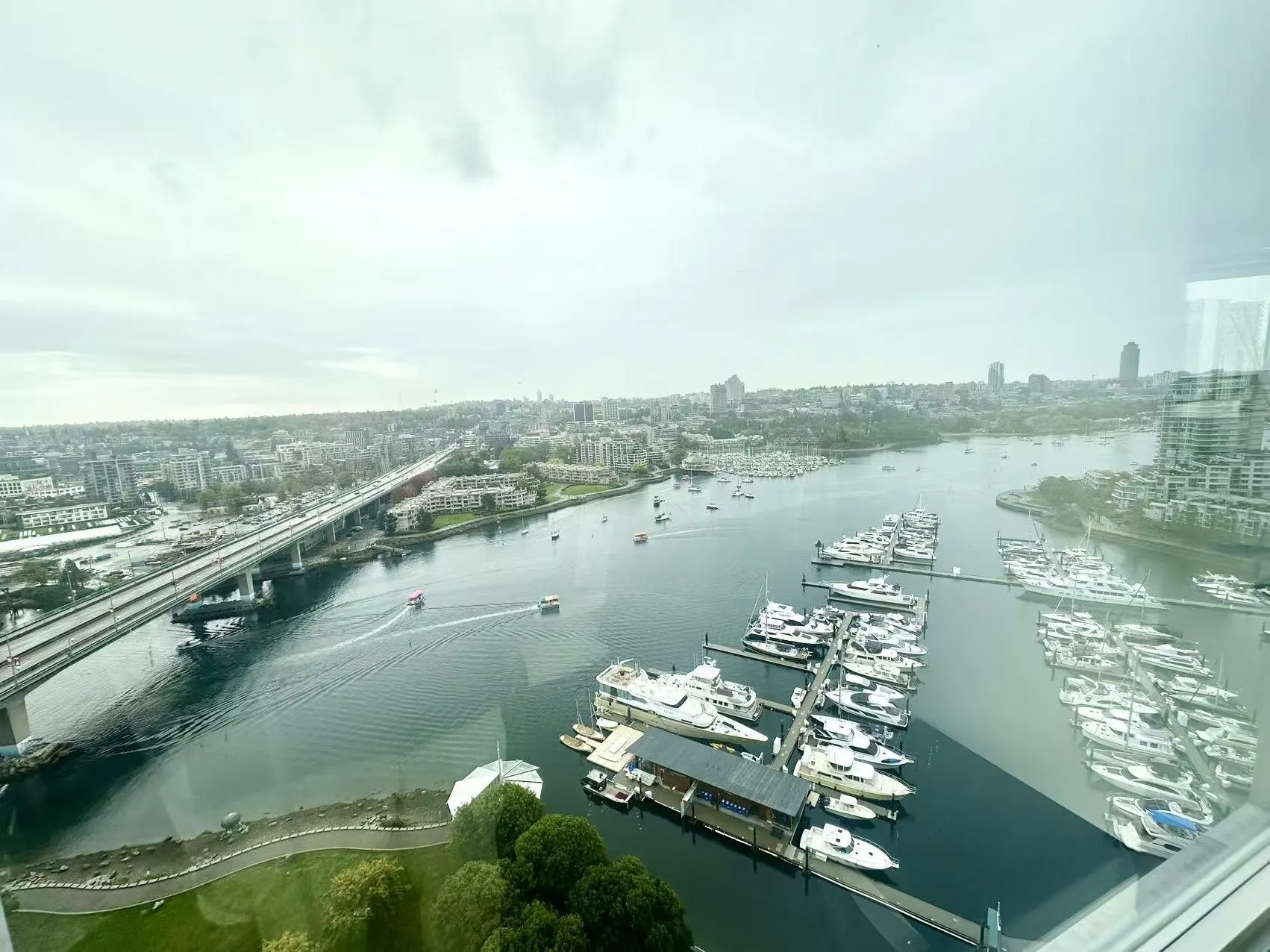 2806 1033 Marinaside Crescent