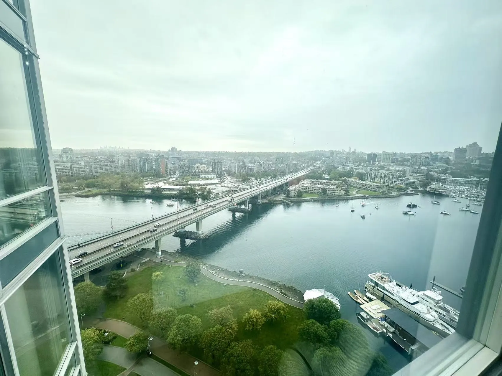 2806 1033 Marinaside Crescent