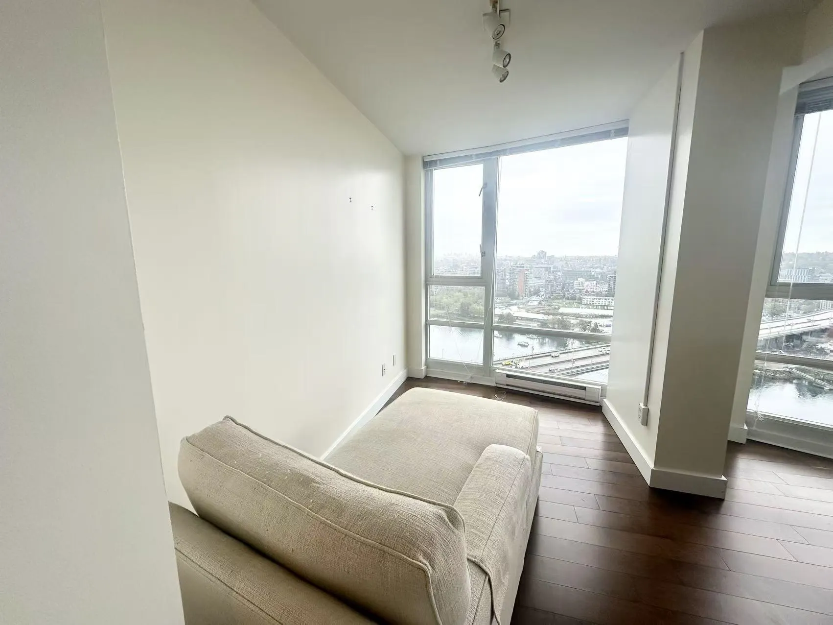 2806 1033 Marinaside Crescent