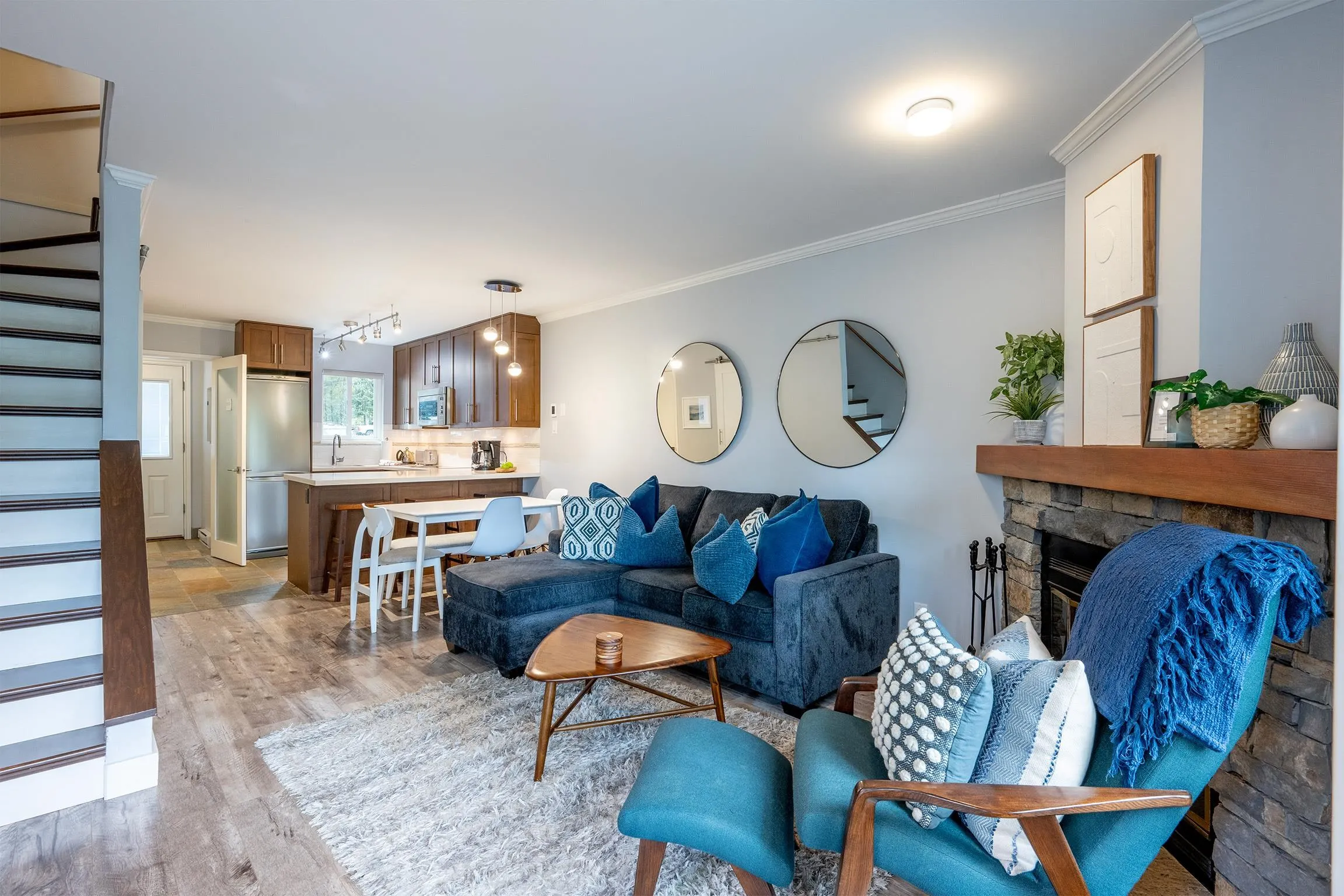 10 2211 Marmot Place