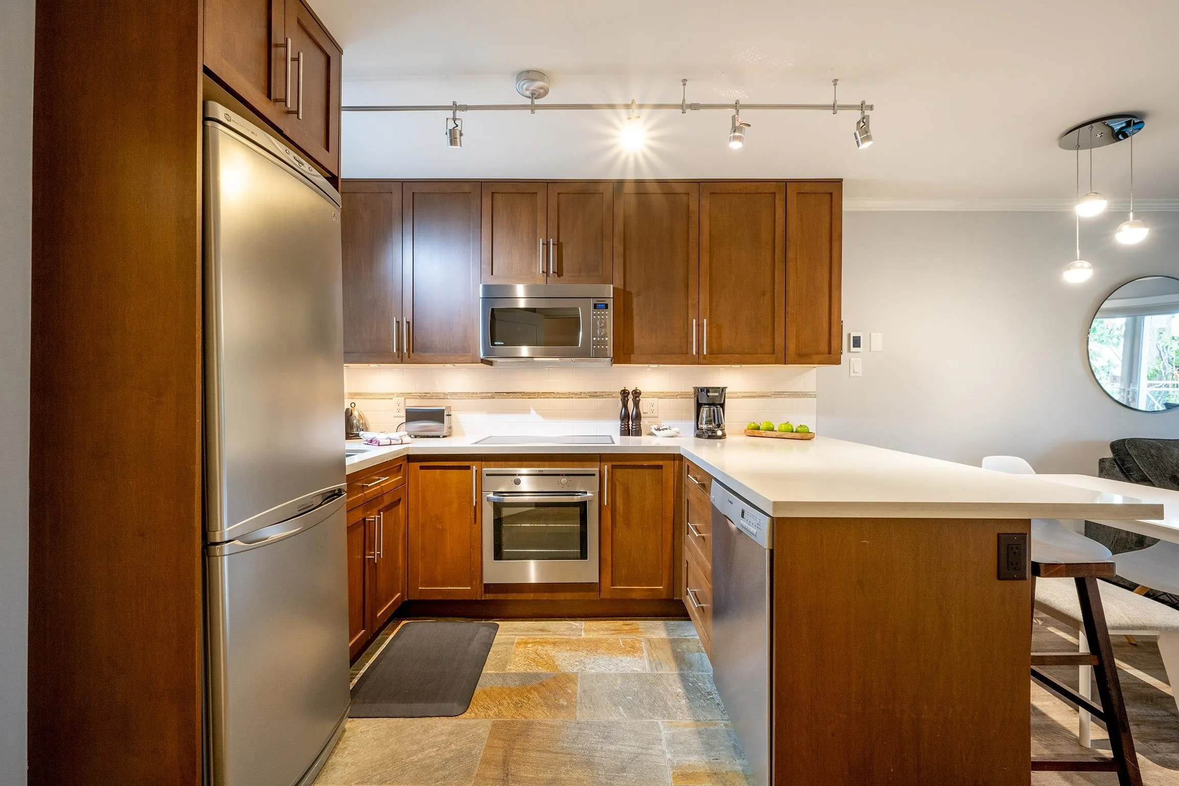 10 2211 Marmot Place