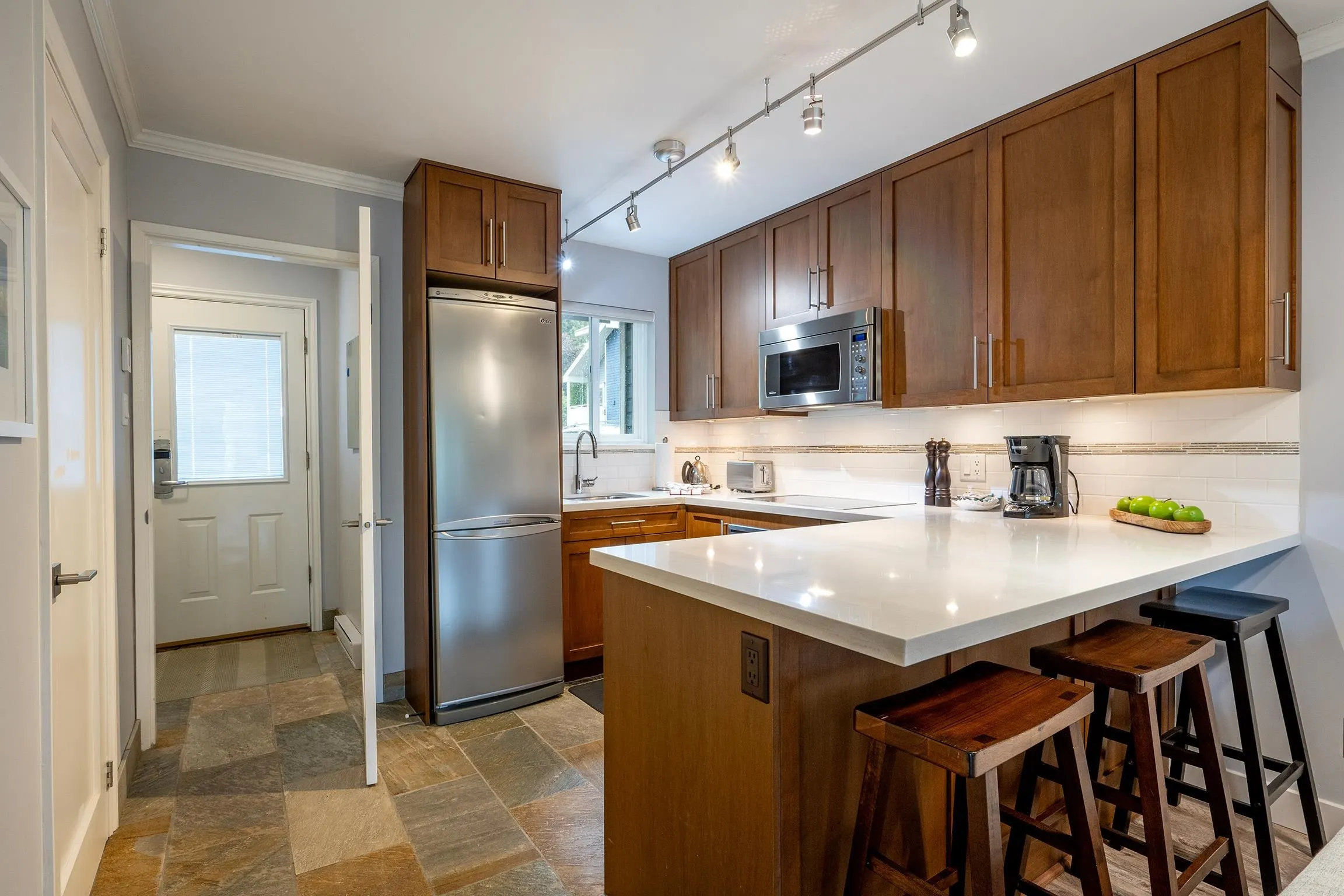 10 2211 Marmot Place
