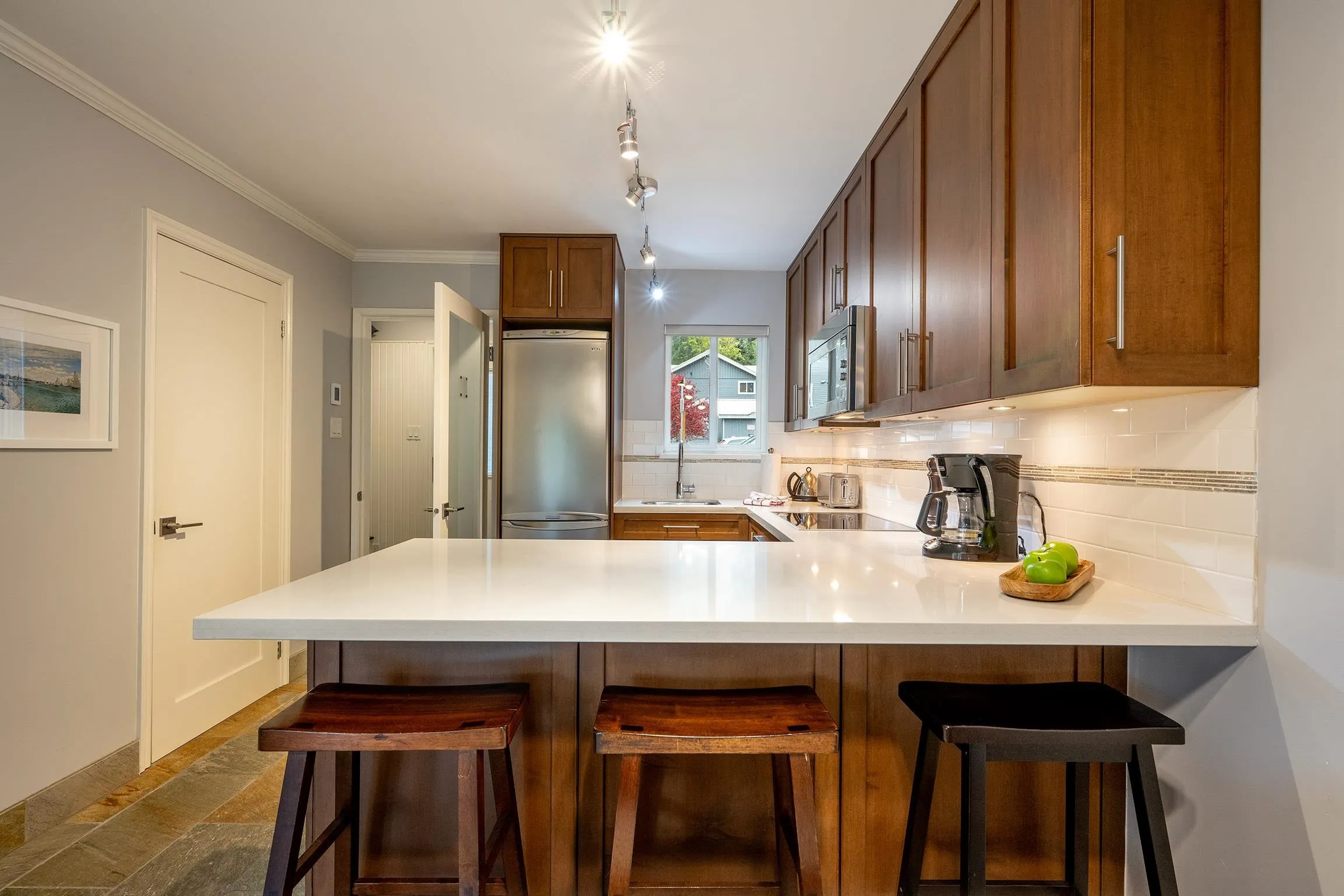 10 2211 Marmot Place