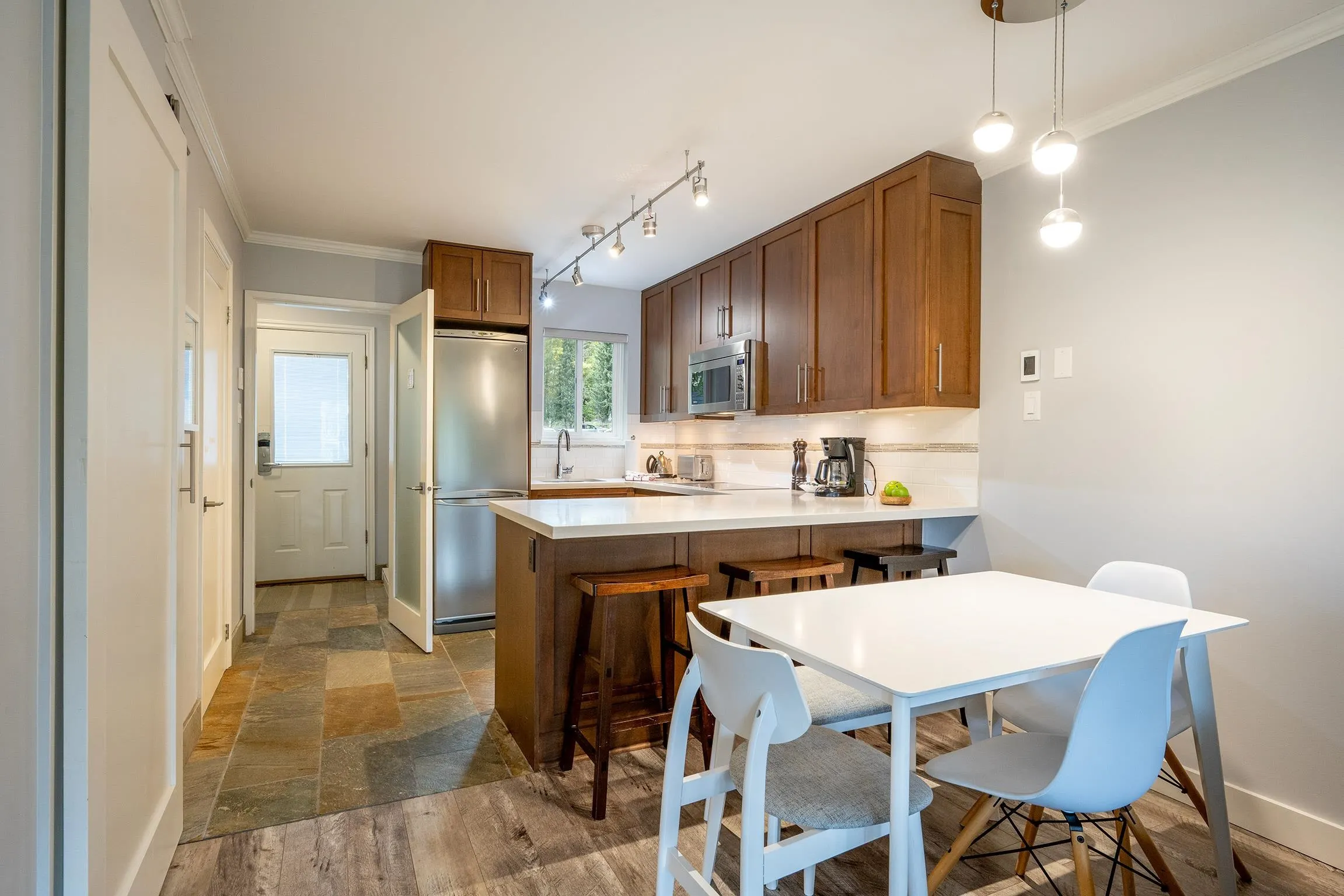 10 2211 Marmot Place