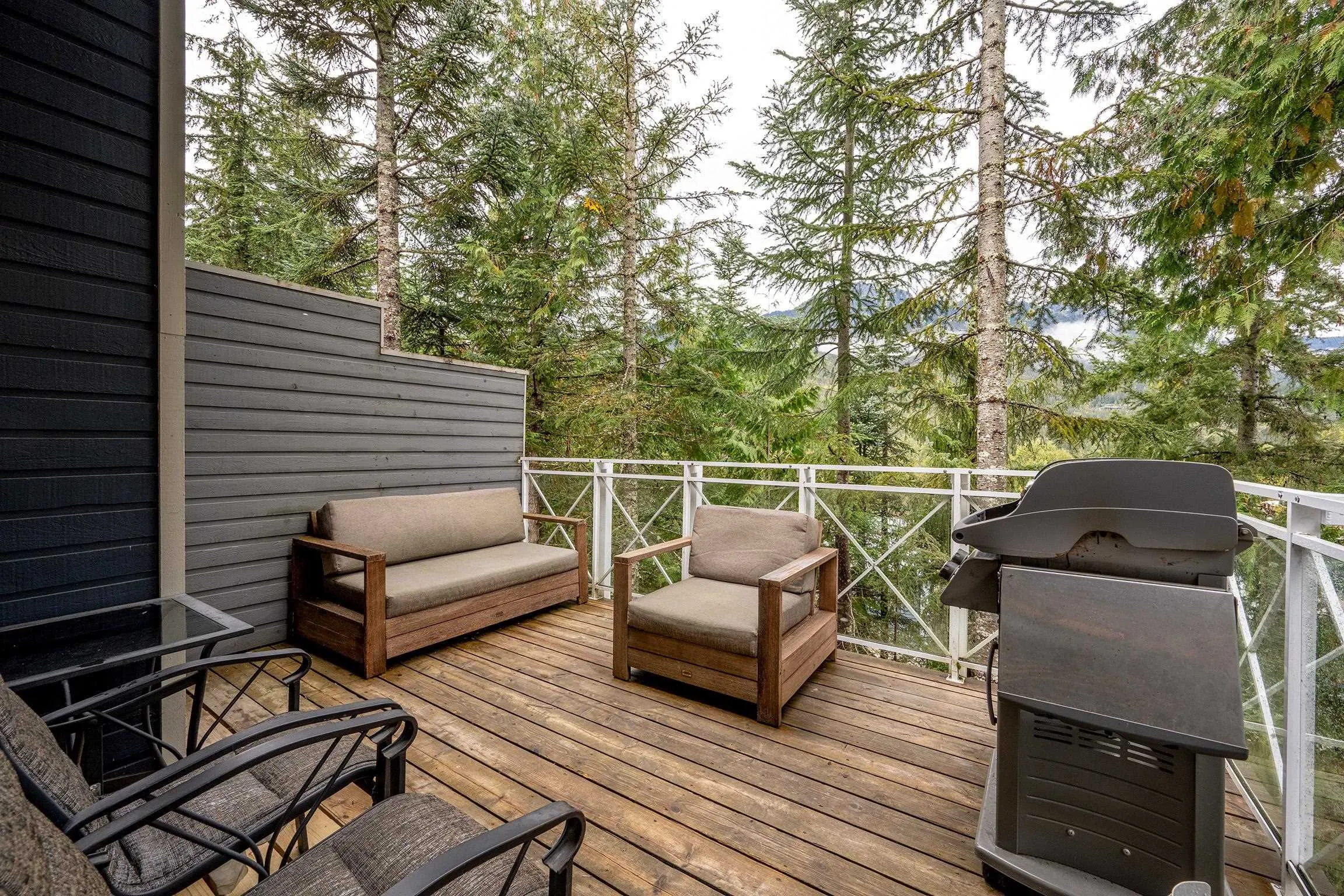 10 2211 Marmot Place