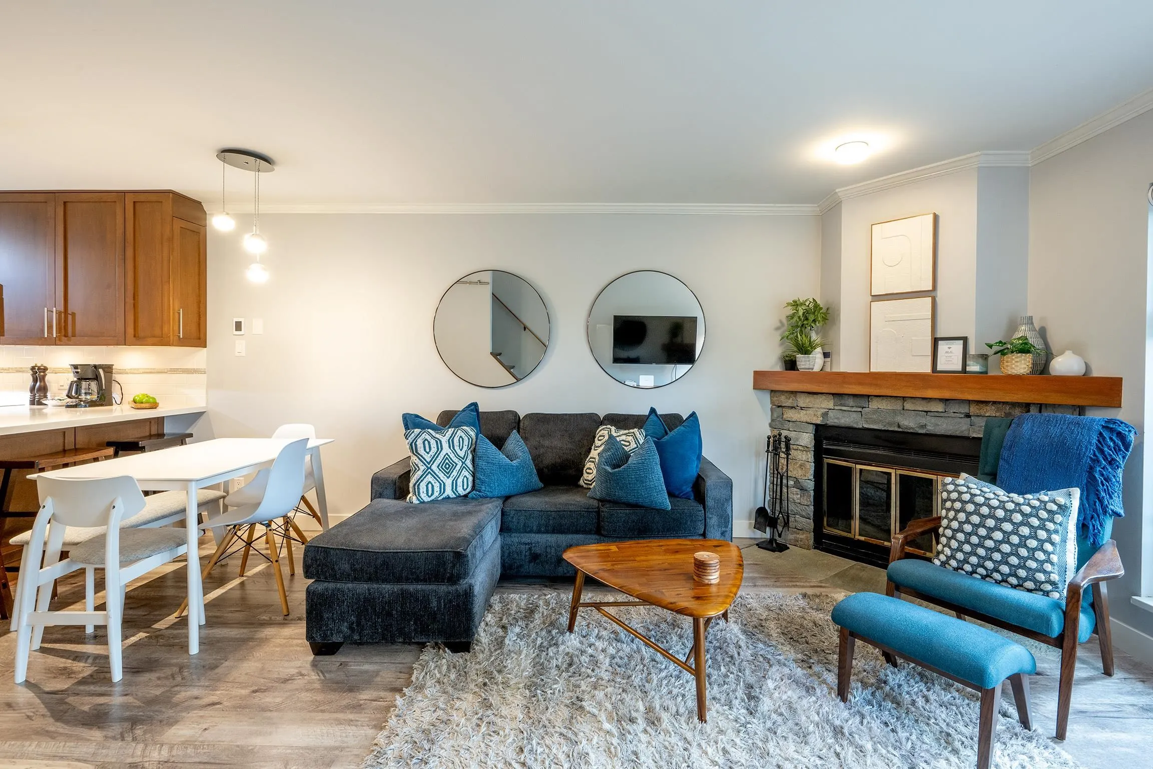 10 2211 Marmot Place