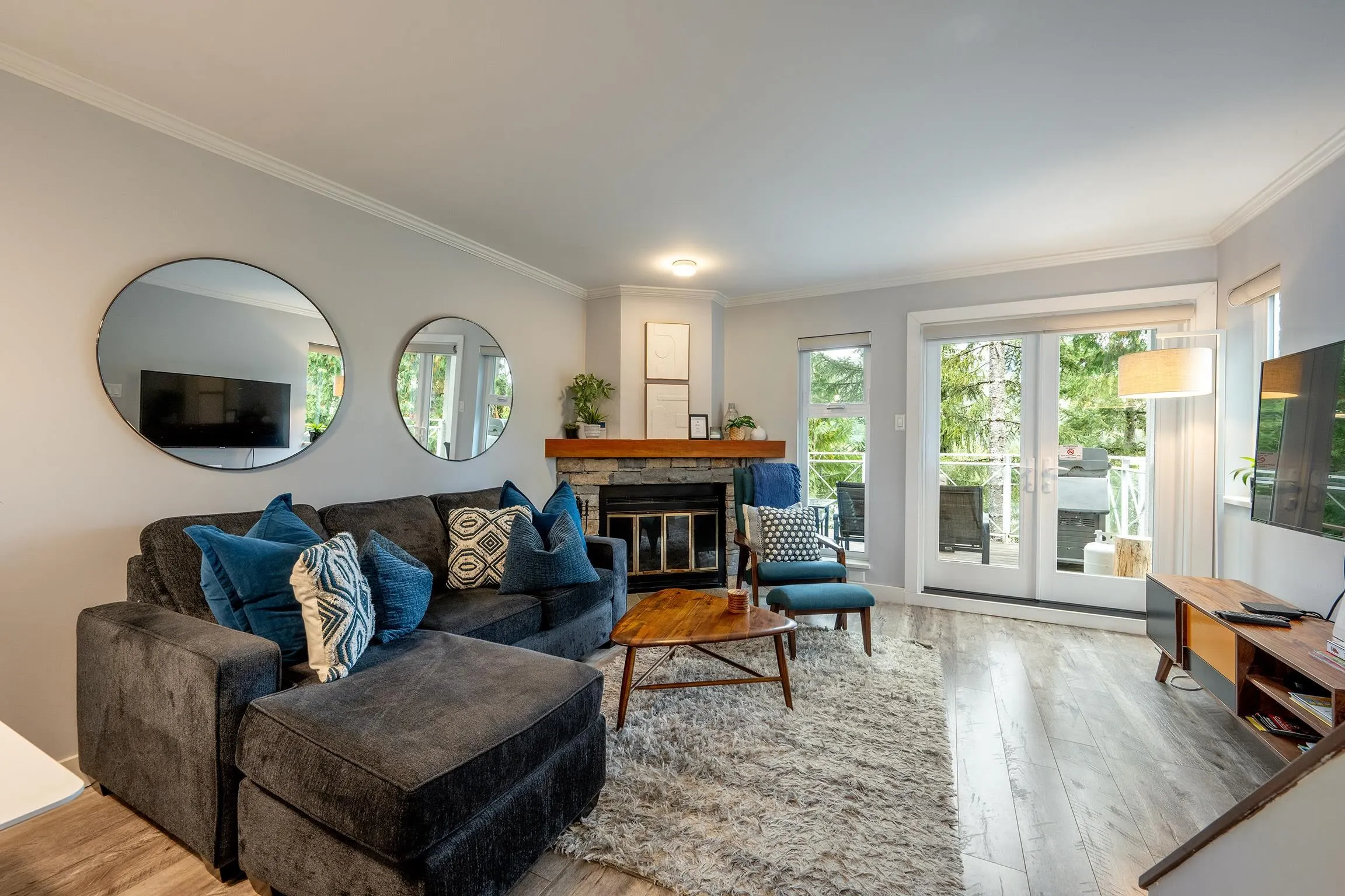 10 2211 Marmot Place