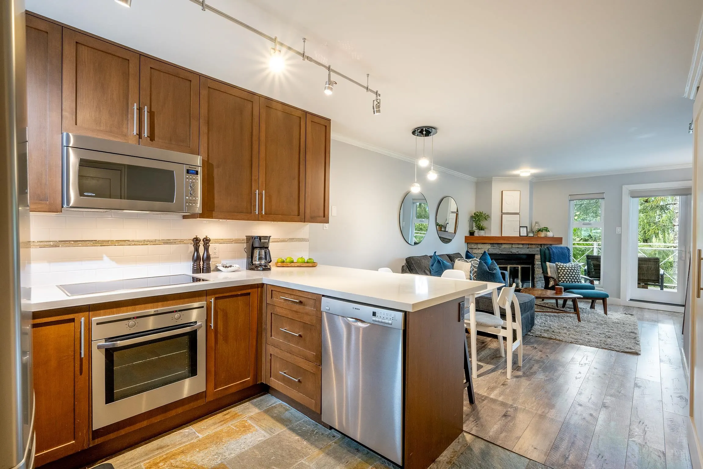 10 2211 Marmot Place