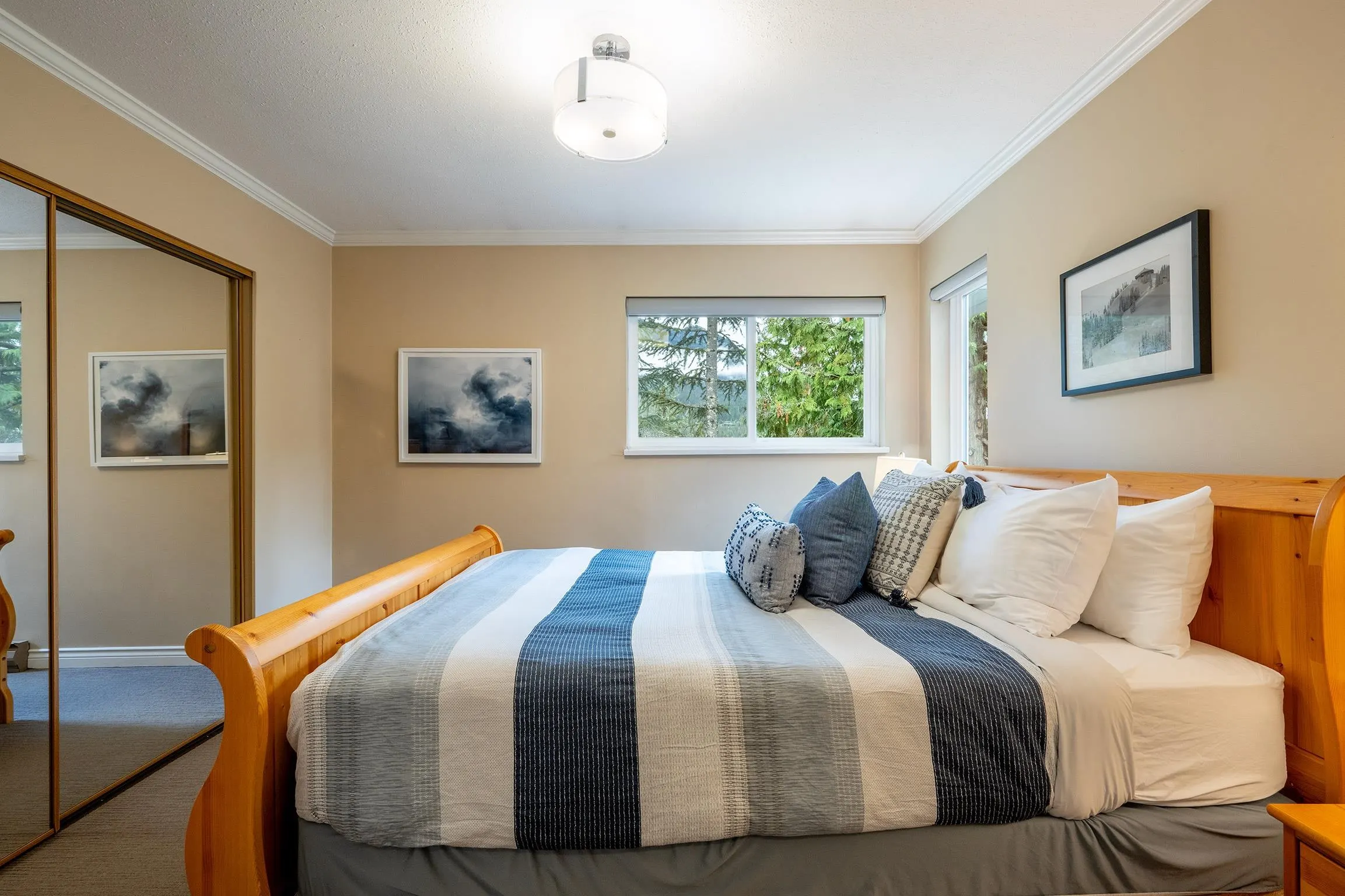 10 2211 Marmot Place
