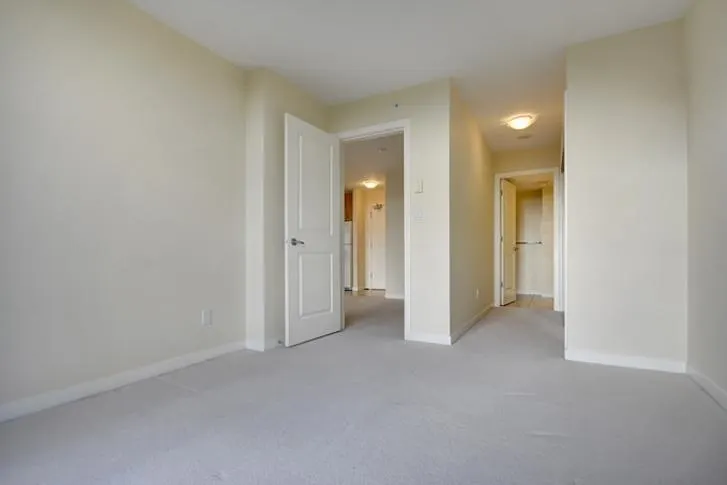 605 8460 Granville Avenue