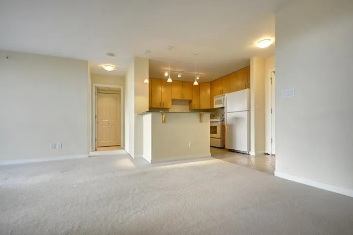 605 8460 Granville Avenue
