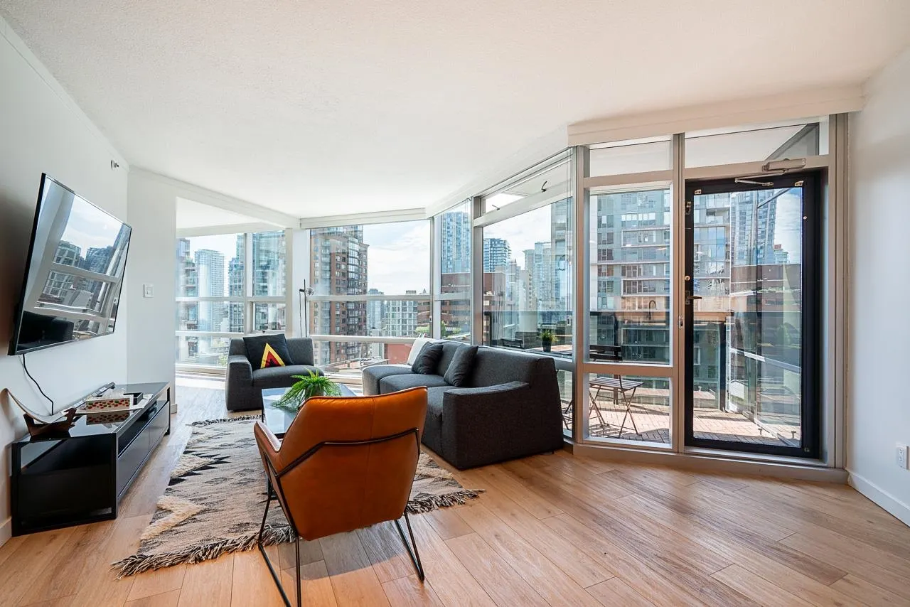 1201 1050 Burrard Street