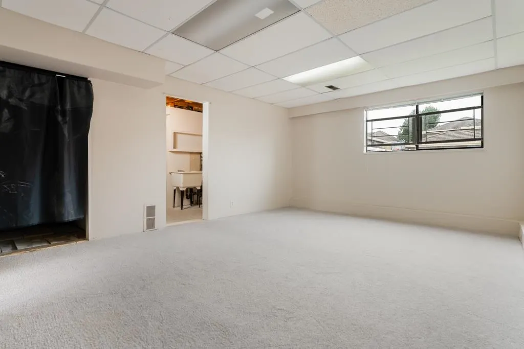 8411 Rideau Drive