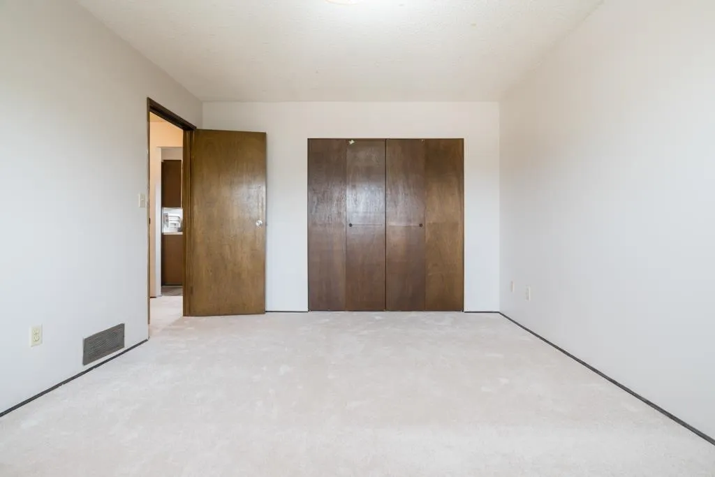 8411 Rideau Drive