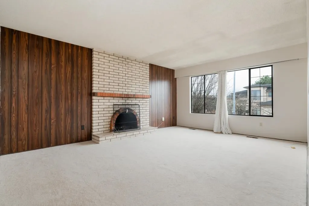 8411 Rideau Drive