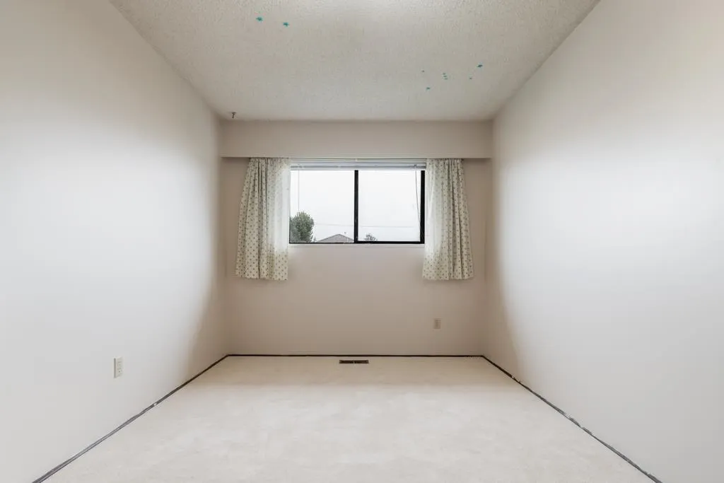 8411 Rideau Drive