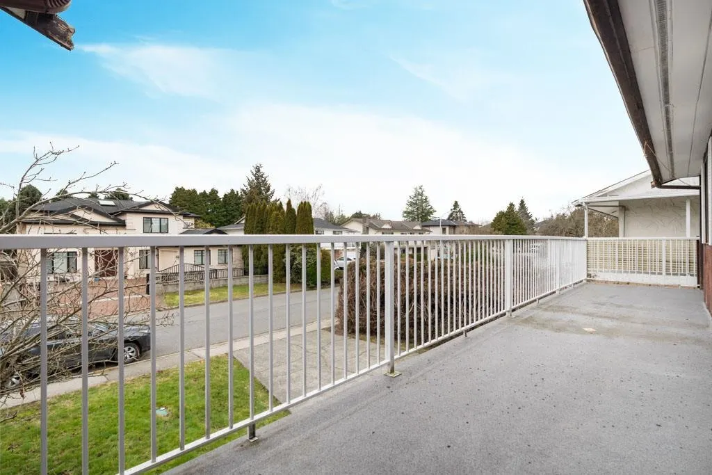 8411 Rideau Drive