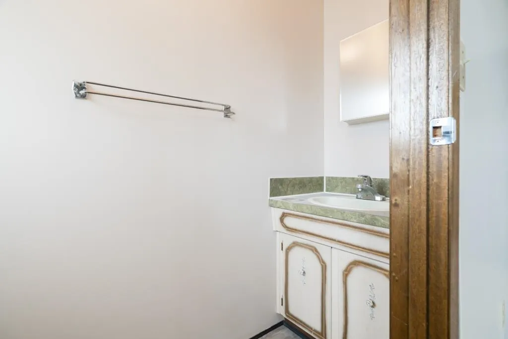 8411 Rideau Drive