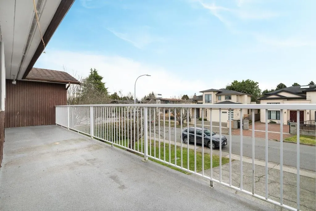 8411 Rideau Drive
