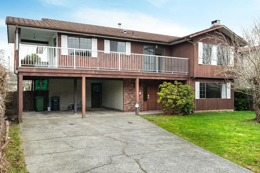 8411 Rideau Drive