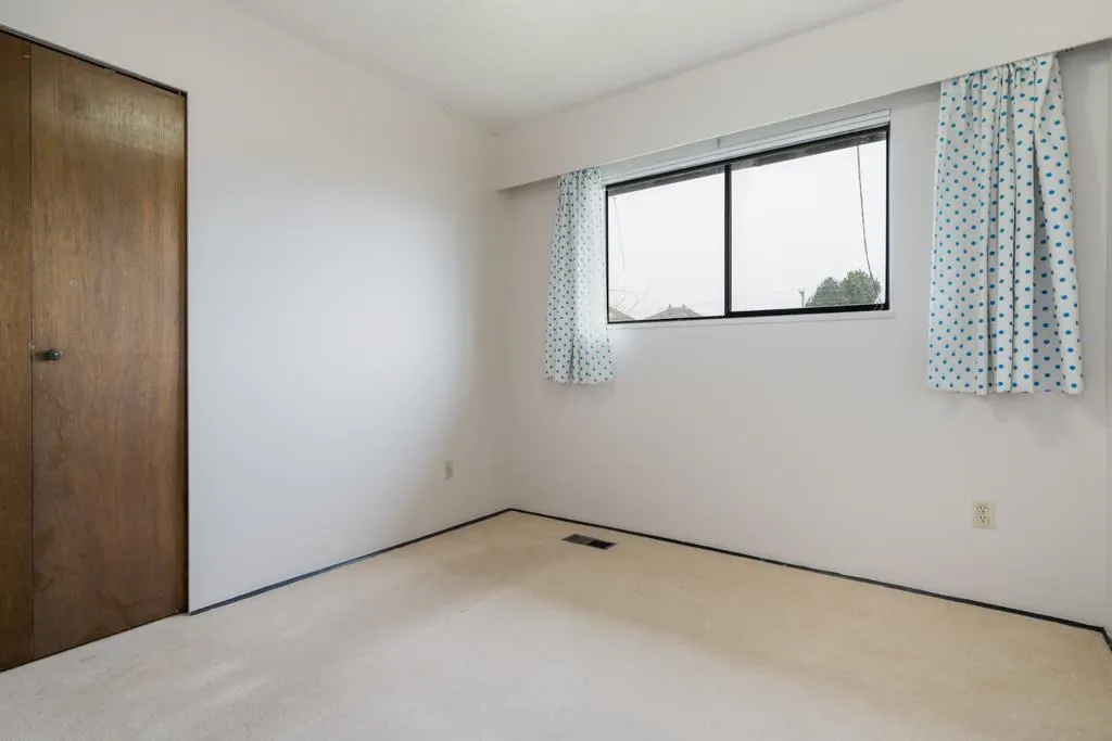 8411 Rideau Drive