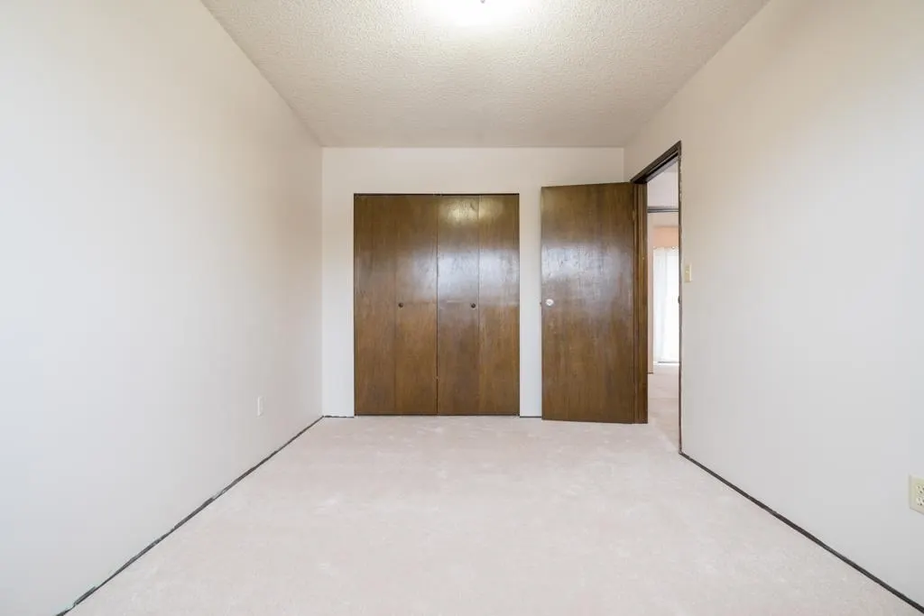 8411 Rideau Drive